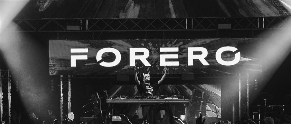 Forero Bass con máscara